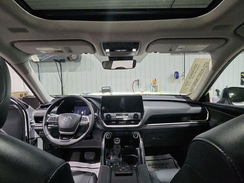 Used 2024 Toyota Grand Highlander XLE image 10
