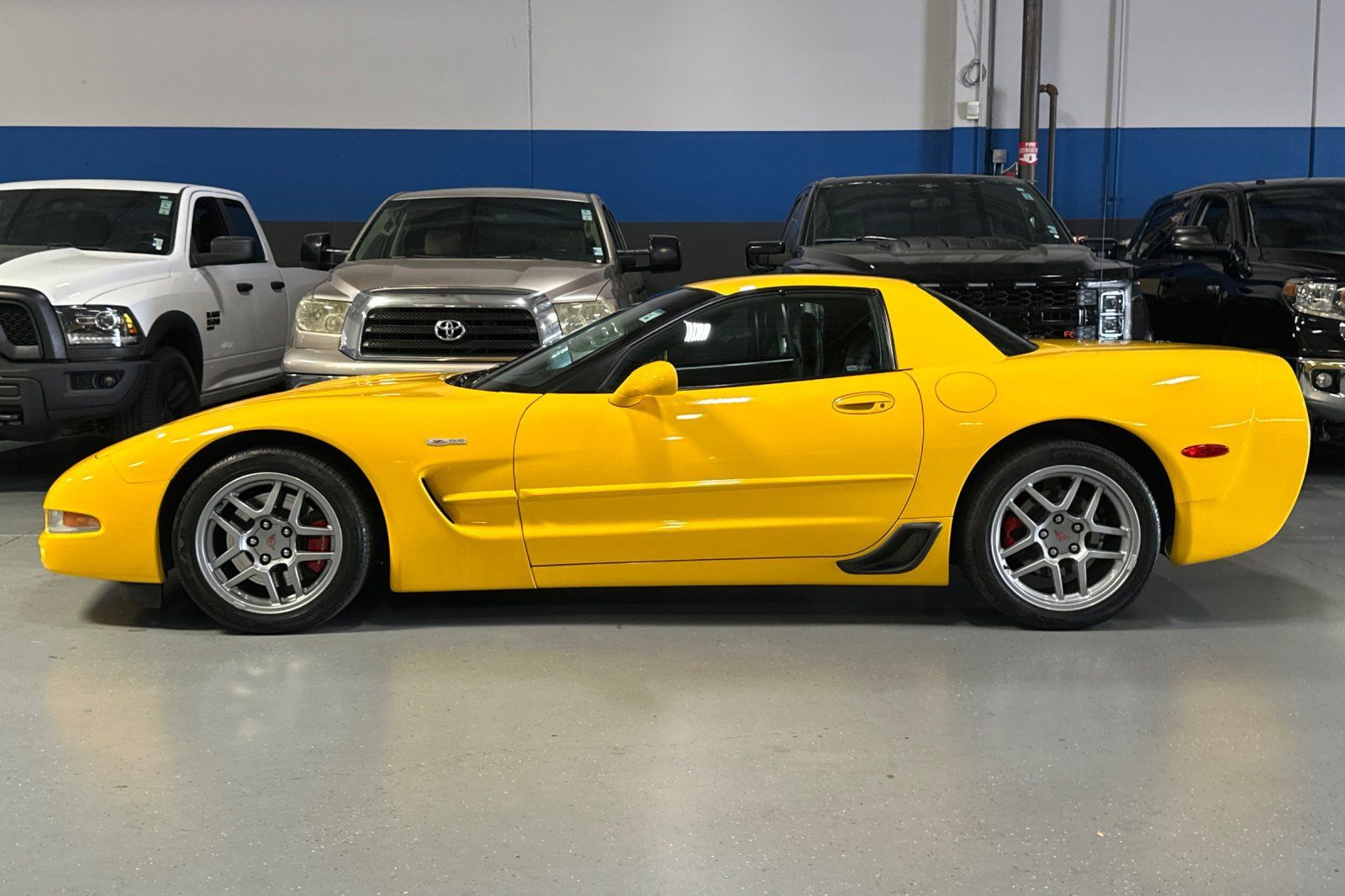 Used 2004 Chevrolet Corvette Z06 w/ Memory Package RWD image 7