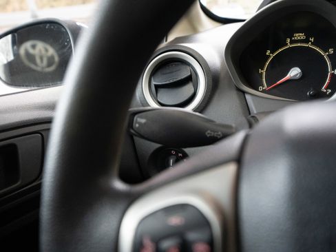 Used 2012 Ford Fiesta SE image 13