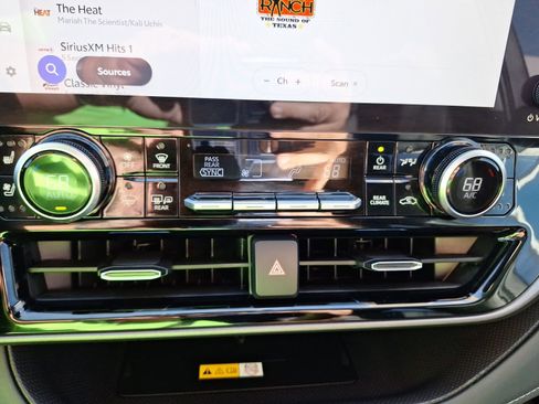 Used 2025 Toyota Highlander Limited image 27