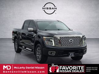 Used 2017 Nissan Titan Platinum Reserve w/ Off-Road Package AWD/4WD video 1