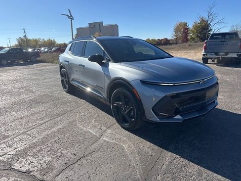New 2026 Chevrolet Equinox EV RS w/ Convenience Package II AWD/4WD image 3