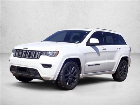 Used 2020 Jeep Grand Cherokee Altitude image 11
