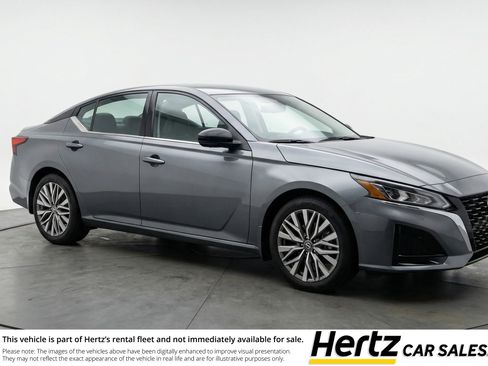 Used 2025 Nissan Altima 2.5 SV image 1
