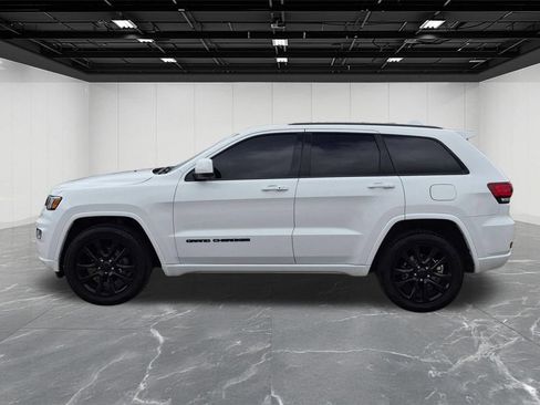 Used 2019 Jeep Grand Cherokee Altitude AWD/4WD image 2
