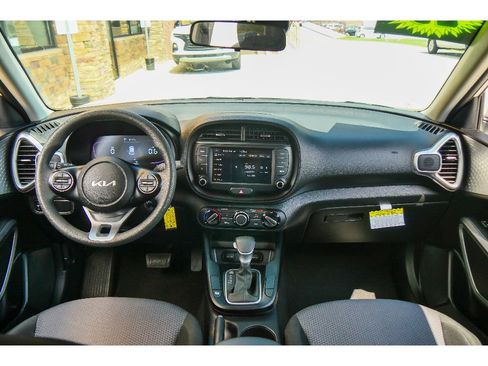 Used 2023 Kia Soul LX w/ LX Technology Package FWD image 12