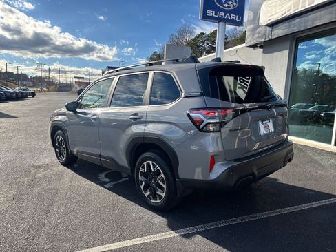 Certified 2025 Subaru Forester Premium image 3