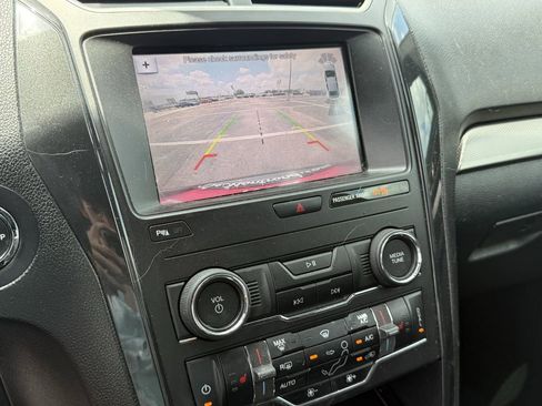 Used 2019 Ford Explorer XLT w/ Equipment Group 202A FWD image 21