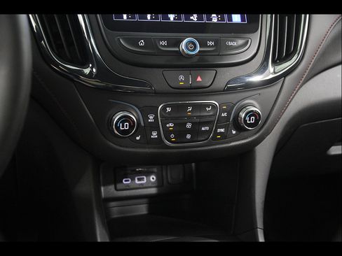 Certified 2024 Chevrolet Equinox RS w/ RS Leather Package AWD/4WD image 13
