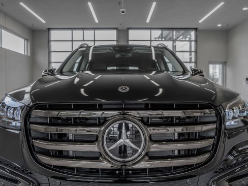 New 2026 Mercedes-Benz GLS 450 4MATIC image 23