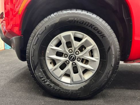 Used 2024 Nissan Frontier SV image 12