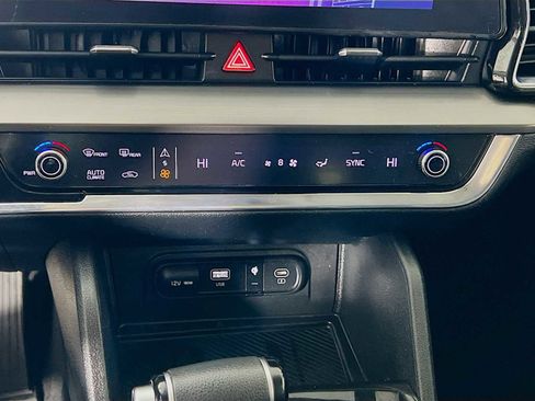 Used 2023 Kia Sportage EX image 16