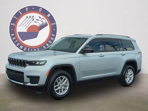 Used 2022 Jeep Grand Cherokee L Laredo w/ Luxury Tech Group I RWD image 2