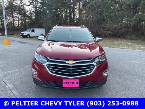 Used 2018 Chevrolet Equinox Premier image 2