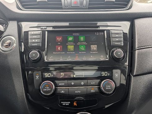 Used 2019 Nissan Rogue SV w/ Sun & Sound Touring Package image 21