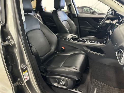 Used 2020 Jaguar F-PACE Premium image 38
