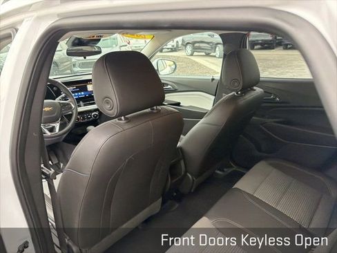 Used 2025 Chevrolet Trax LT w/ LT Convenience Package image 25