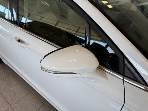 Used 2014 Ford Fusion SE FWD image 11