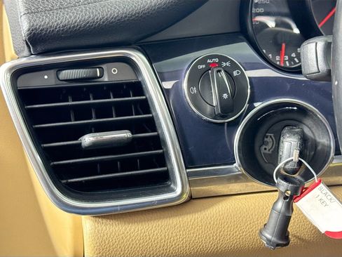 Used 2013 Porsche Panamera image 10