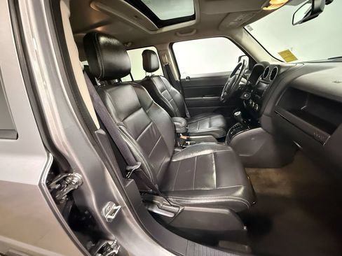 Used 2017 Jeep Patriot High Altitude AWD/4WD image 13