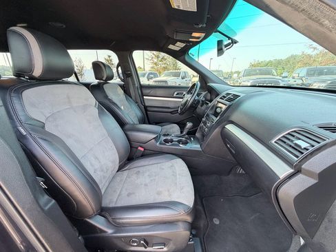 Used 2017 Ford Explorer XLT w/ Equipment Group 202A FWD image 23