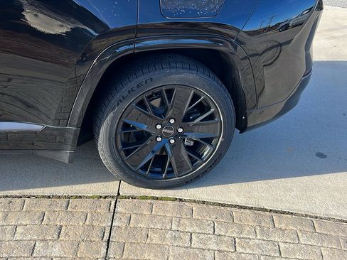 Used 2024 Jeep Wagoneer Launch Edition image 12