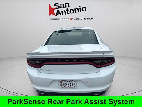 Used 2017 Dodge Charger SE w/ Power Sunroof Group RWD image 10