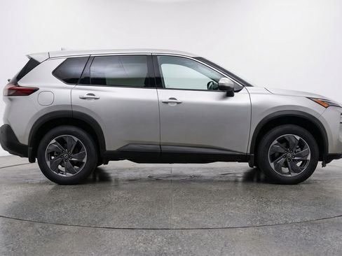 Used 2025 Nissan Rogue SV FWD image 11