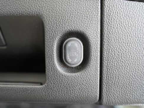 Used 2018 Cadillac Escalade Platinum image 38