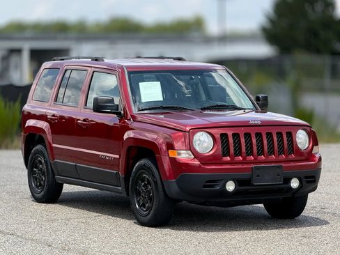 Used 2014 Jeep Patriot Sport w/ Power Value Group FWD image 1