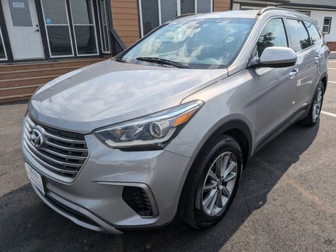 Used 2017 Hyundai Santa Fe SE AWD/4WD image 2