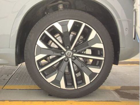 Used 2025 Volvo XC90 B6 Plus AWD/4WD image 14