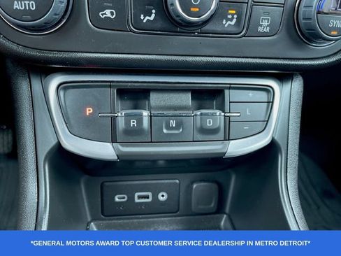 Used 2024 GMC Terrain SLE w/ Driver Convenience Package FWD image 16