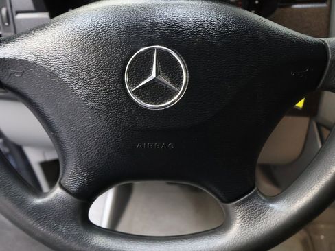 Used 2018 Mercedes-Benz Sprinter 2500 image 15