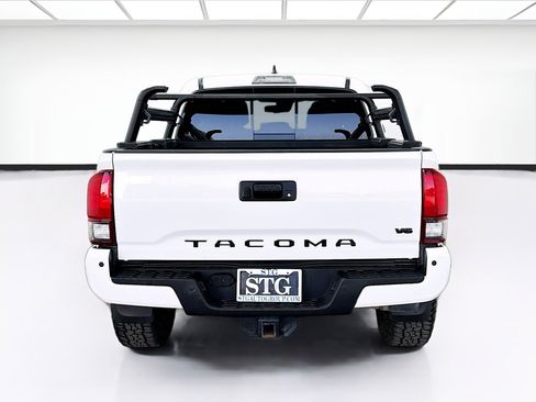 Used 2019 Toyota Tacoma TRD Sport AWD/4WD image 5