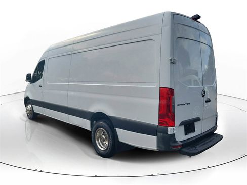 Used 2021 Mercedes-Benz Sprinter 3500 image 2