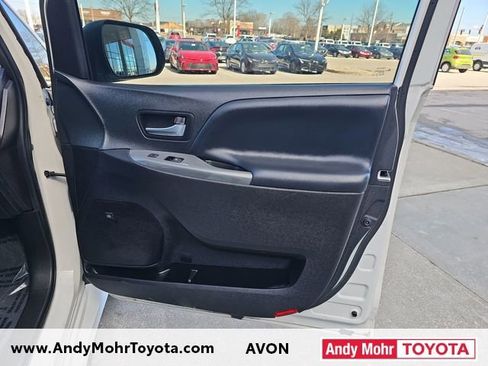 Used 2020 Toyota Sienna SE w/ SE Preferred Package image 36