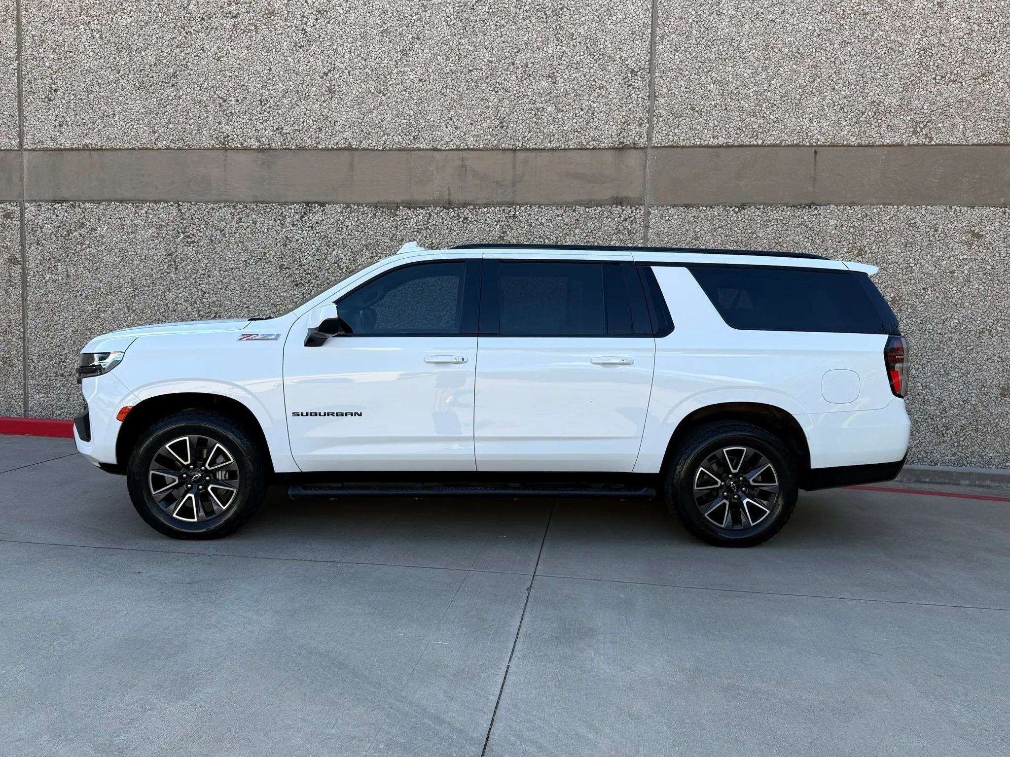 Used 2021 Chevrolet Suburban Z71 AWD/4WD image 3