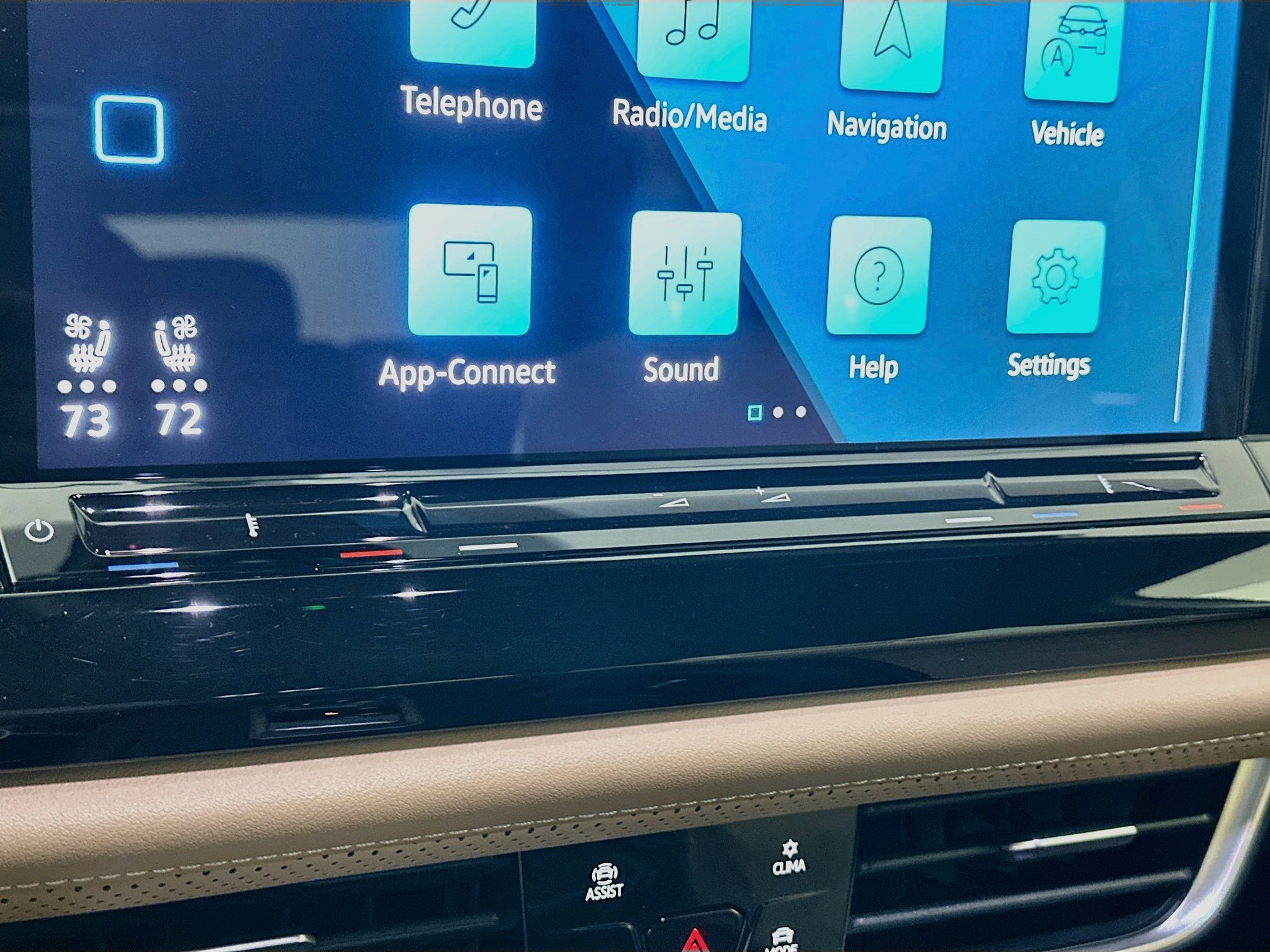 Used 2025 Volkswagen Atlas Cross Sport SE FWD image 23