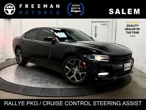 Used 2015 Dodge Charger SXT RWD image 1