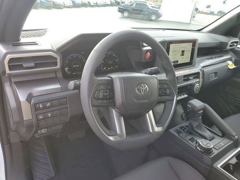 Used 2025 Toyota Tacoma TRD Off-Road image 13