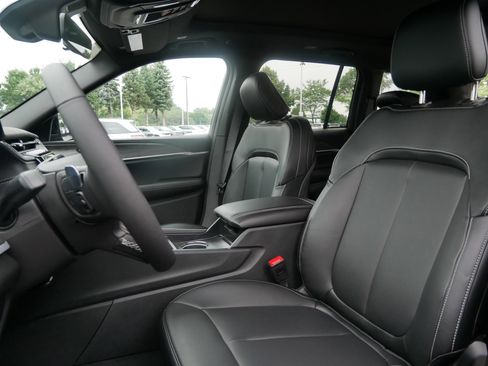 New 2025 Jeep Grand Cherokee Limited w/ Trailer Tow Package image 9