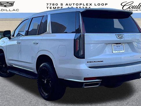 Used 2022 Cadillac Escalade Premium Luxury AWD/4WD image 15