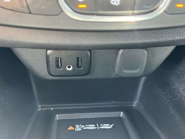 Certified 2023 Chevrolet Traverse LT FWD image 32