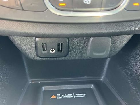 Certified 2023 Chevrolet Traverse LT FWD image 32