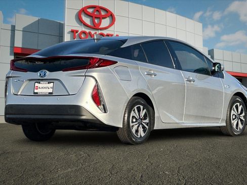 Certified 2019 Toyota Prius Prime Advanced w/ Preferred Accessory Package image 3