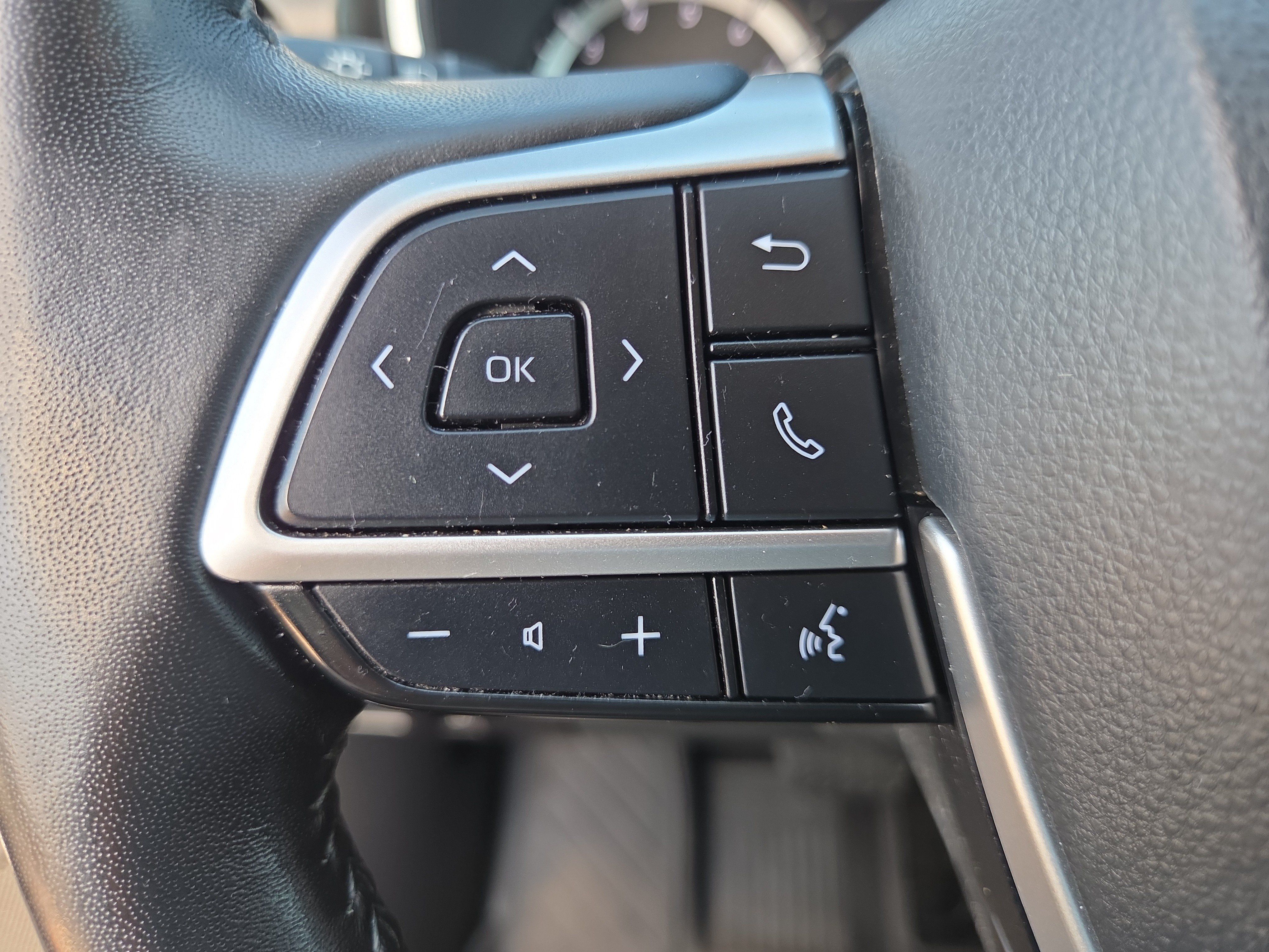 Used 2023 Toyota Highlander XLE AWD/4WD image 26