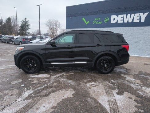 Used 2022 Ford Explorer XLT image 2