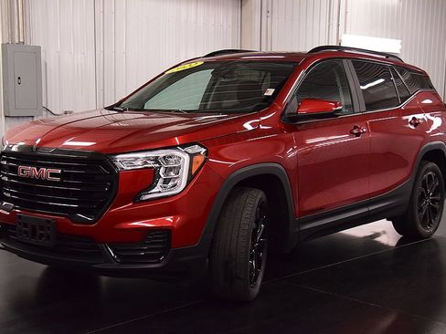 Used 2022 GMC Terrain SLE w/ Driver Convenience Package AWD/4WD image 3