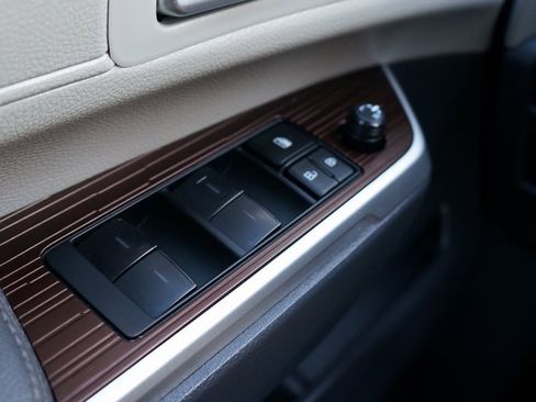 Used 2024 Toyota Sienna XLE image 21